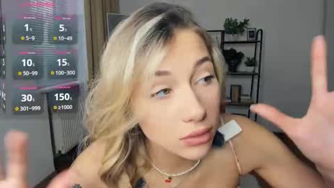 Snapshot of glossybabe_ chatting on 20, 10, 2025 Cherry online show from 20, 10, 2025