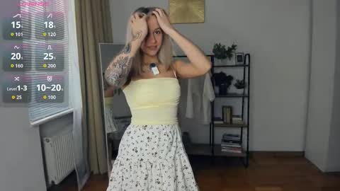 Snapshot of glossybabe_ chatting on 23, 10, 2025 Cherry online show from 23, 10, 2025