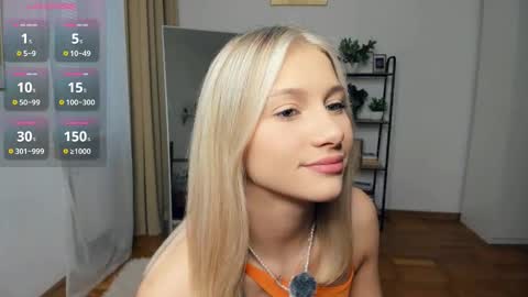 Snapshot of glossybabe_ chatting on 28, 10, 2025 Cherry online show from 28, 10, 2025