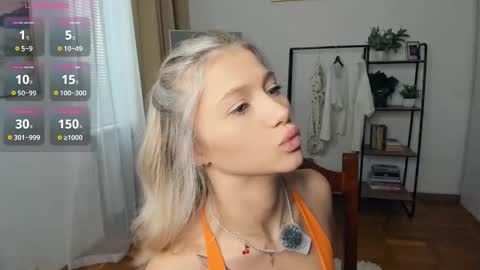 Snapshot of glossybabe_ chatting on 2, 11, 2025 Cherry online show from 2, 11, 2025