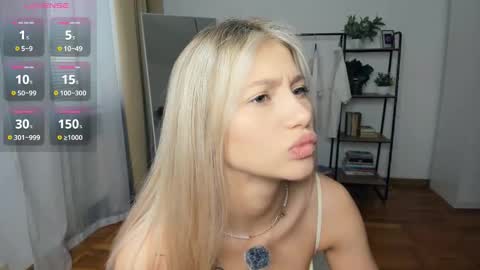 Snapshot of glossybabe_ chatting on 3, 11, 2025 Cherry online show from 3, 11, 2025