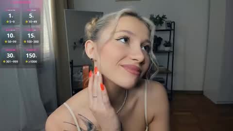 Snapshot of glossybabe_ chatting on 20, 11, 2025 Cherry online show from 20, 11, 2025