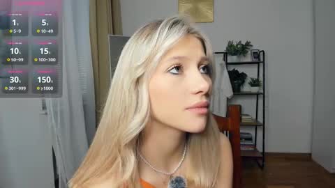 Snapshot of glossybabe_ chatting on 21, 11, 2025 Cherry online show from 21, 11, 2025