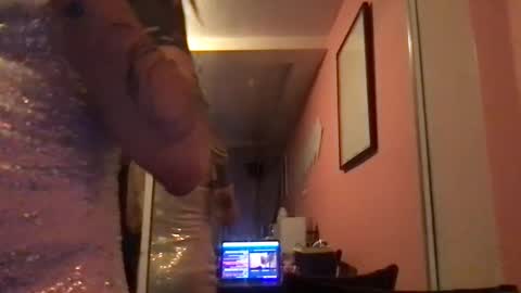 Glow Goddess online show from 25, 9, 2025