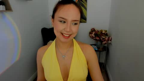 Snapshot of gloweme chatting on 25, 3, 2026 Mila online show from 25, 3, 2026