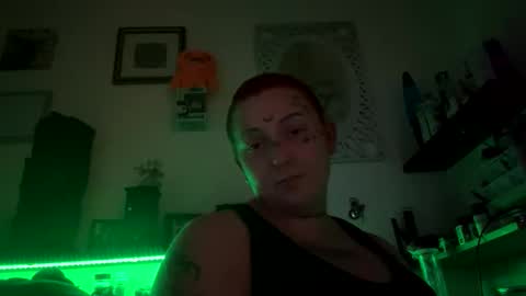 Snapshot of goddess182002 chatting on 8, 11, 2025 goddess182002 online show from 8, 11, 2025