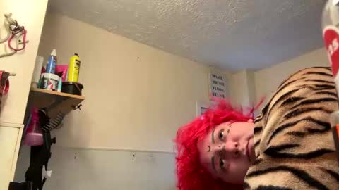 Snapshot of goddess182002 chatting on 9, 11, 2025 goddess182002 online show from 9, 11, 2025