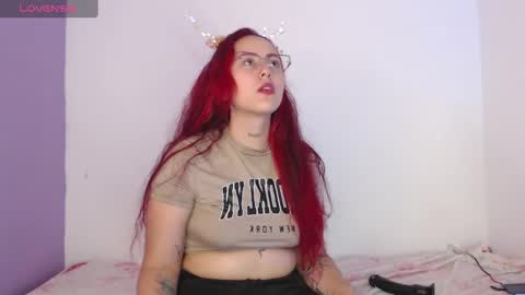 Snapshot of goddess_allison chatting on 26, 12, 2024 goddess_allison online show from 26, 12, 2024