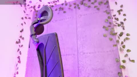 Snapshot of goddess_allison chatting on 16, 12, 2025 goddess_allison online show from 16, 12, 2025