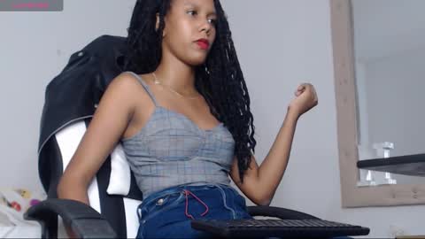 Snapshot of goddess_valen chatting on 25, 11, 2025 goddess_valen online show from 25, 11, 2025