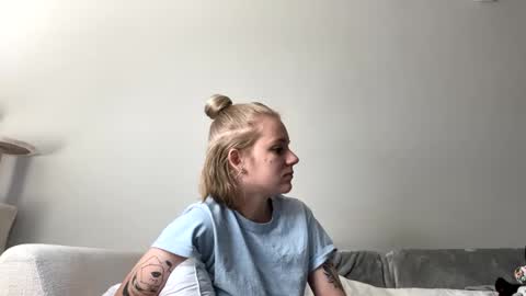 feyaa22 online show from 4, 12, 2024