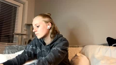 feyaa22 online show from 12, 12, 2024