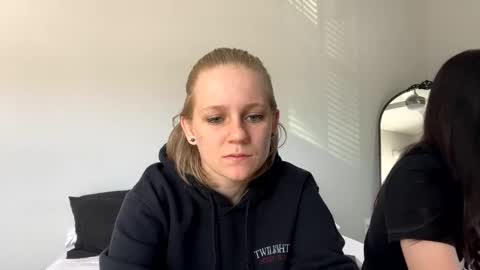 feyaa22 online show from 3, 1, 2025