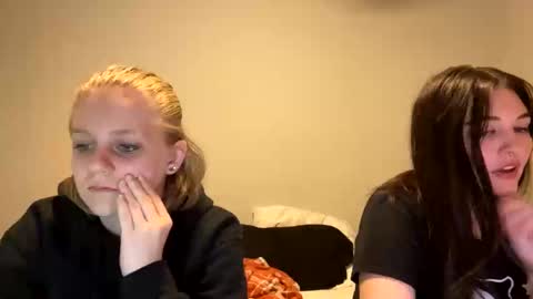 feyaa22 online show from 4, 1, 2025