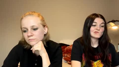 feyaa22 online show from 4, 1, 2025