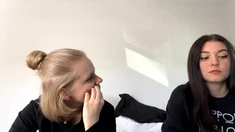 feyaa22 online show from 5, 1, 2025