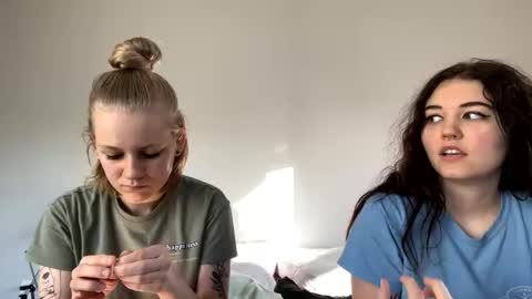 feyaa22 online show from 10, 1, 2025