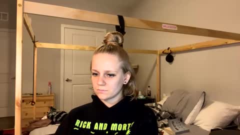 feyaa22 online show from 23, 1, 2025