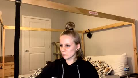 feyaa22 online show from 2, 2, 2025