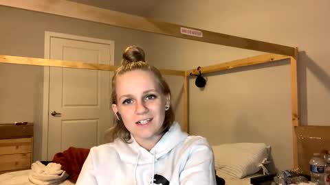 feyaa22 online show from 6, 2, 2025