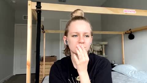 feyaa22 online show from 7, 2, 2025