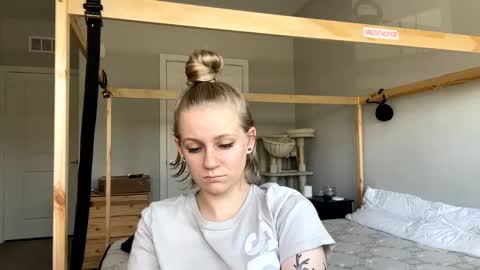 feyaa22 online show from 8, 2, 2025