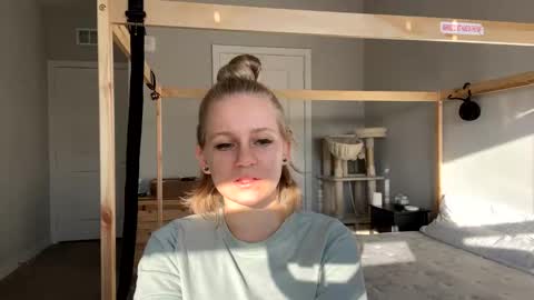 feyaa22 online show from 10, 2, 2025