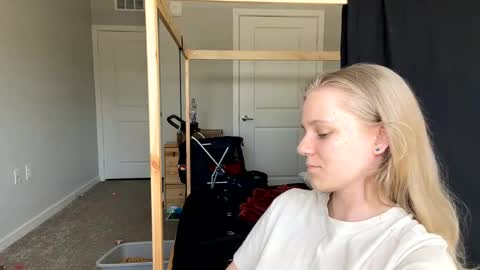 feyaa22 online show from 28, 2, 2025