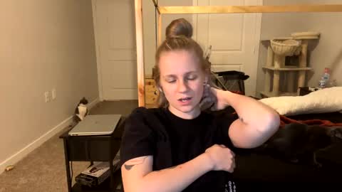 feyaa22 online show from 3, 3, 2025