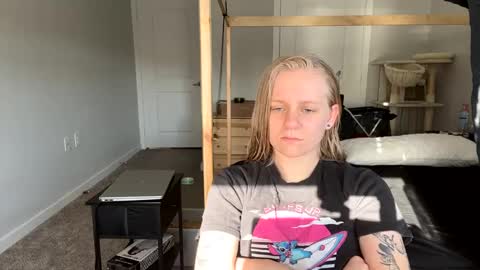 feyaa22 online show from 3, 3, 2025