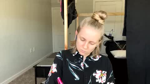 feyaa22 online show from 3, 3, 2025