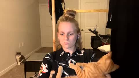 feyaa22 online show from 4, 3, 2025