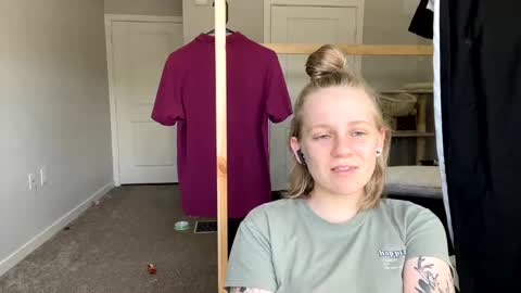 feyaa22 online show from 7, 3, 2025