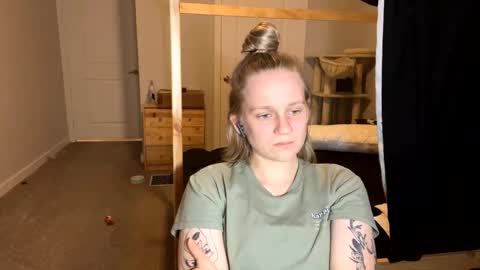 feyaa22 online show from 8, 3, 2025