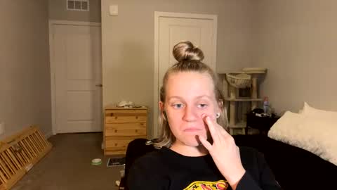 feyaa22 online show from 10, 3, 2025