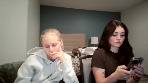 feyaa22 online show from 9, 9, 2025