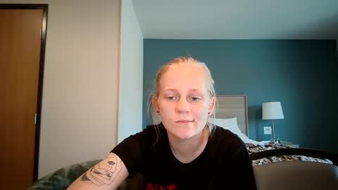 feyaa22 online show from 9, 9, 2025