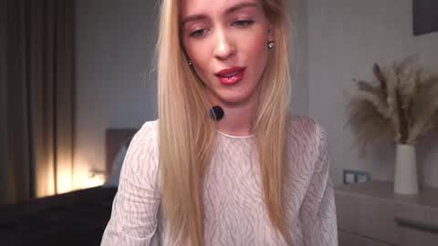 Snapshot of gold_blond chatting on 11, 12, 2024 Olivia online show from 11, 12, 2024