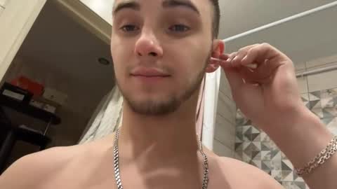 Snapshot of golden_boyyy21 chatting on 12, 2, 2025 Golden boyyy21 online show from 12, 2, 2025
