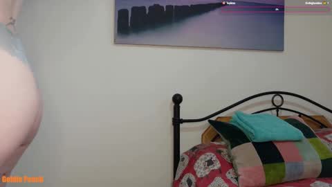 Snapshot of goldie_peach chatting on 10, 11, 2025 Goldie online show from 10, 11, 2025