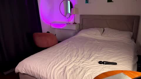 Dee online show from 12, 11, 2025