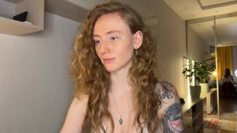 Snapshot of good__choice chatting on 16, 11, 2025 Polly online show from 16, 11, 2025