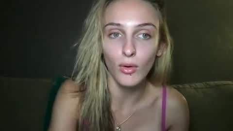 Snapshot of goodgirlliv chatting on 4, 10, 2025 goodgirlliv online show from 4, 10, 2025