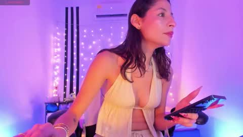 i am Jessi  I love animals and drawing I hope to get along with everyone. XOXO online show from 28, 2, 2026