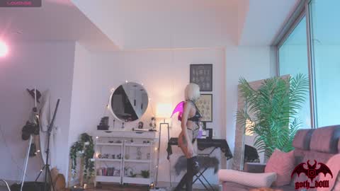 Snapshot of goth_dolll chatting on 29, 10, 2025 sophie Special celebration a the beach 300k followers 3011 and 0112 online show from 29, 10, 2025