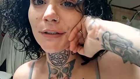 Snapshot of gothicbaby9555 chatting on 23, 11, 2025 Gothicbaby9555 online show from 23, 11, 2025