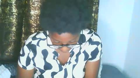 Snapshot of graceessy chatting on 21, 10, 2025 graceessy online show from 21, 10, 2025