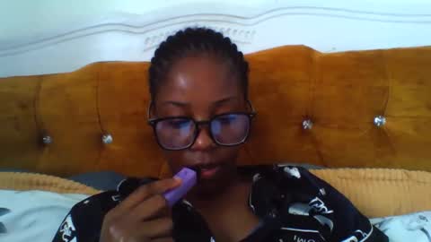 Snapshot of graceessy chatting on 28, 11, 2025 graceessy online show from 28, 11, 2025