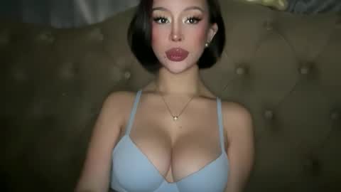 Marie Pelie online show from 4, 2, 2026