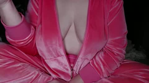 Greenbl00ded online show from 10, 1, 2025